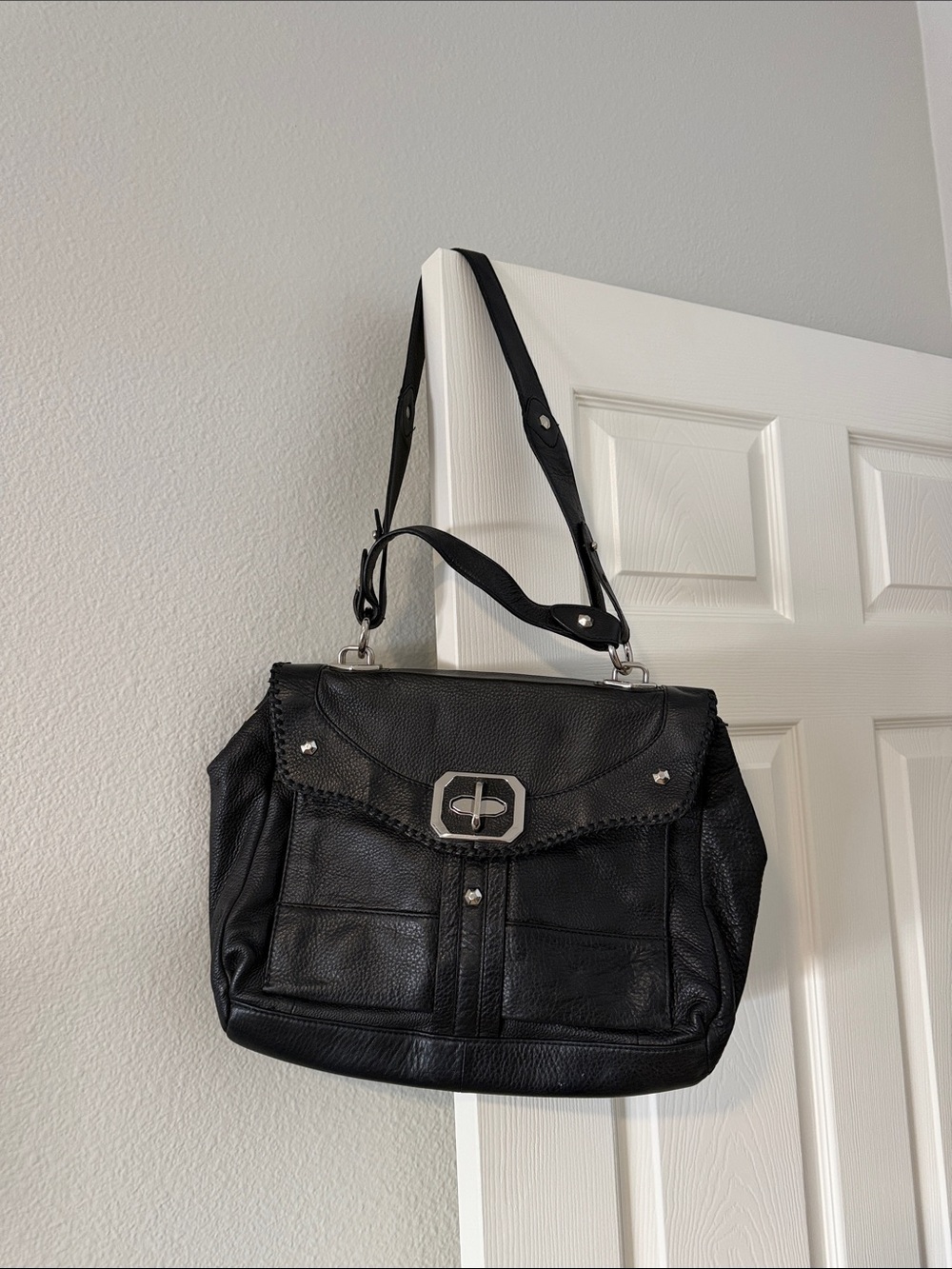 Black Leather Shoulder Bag - Classic Women's Handbag/Briefcase